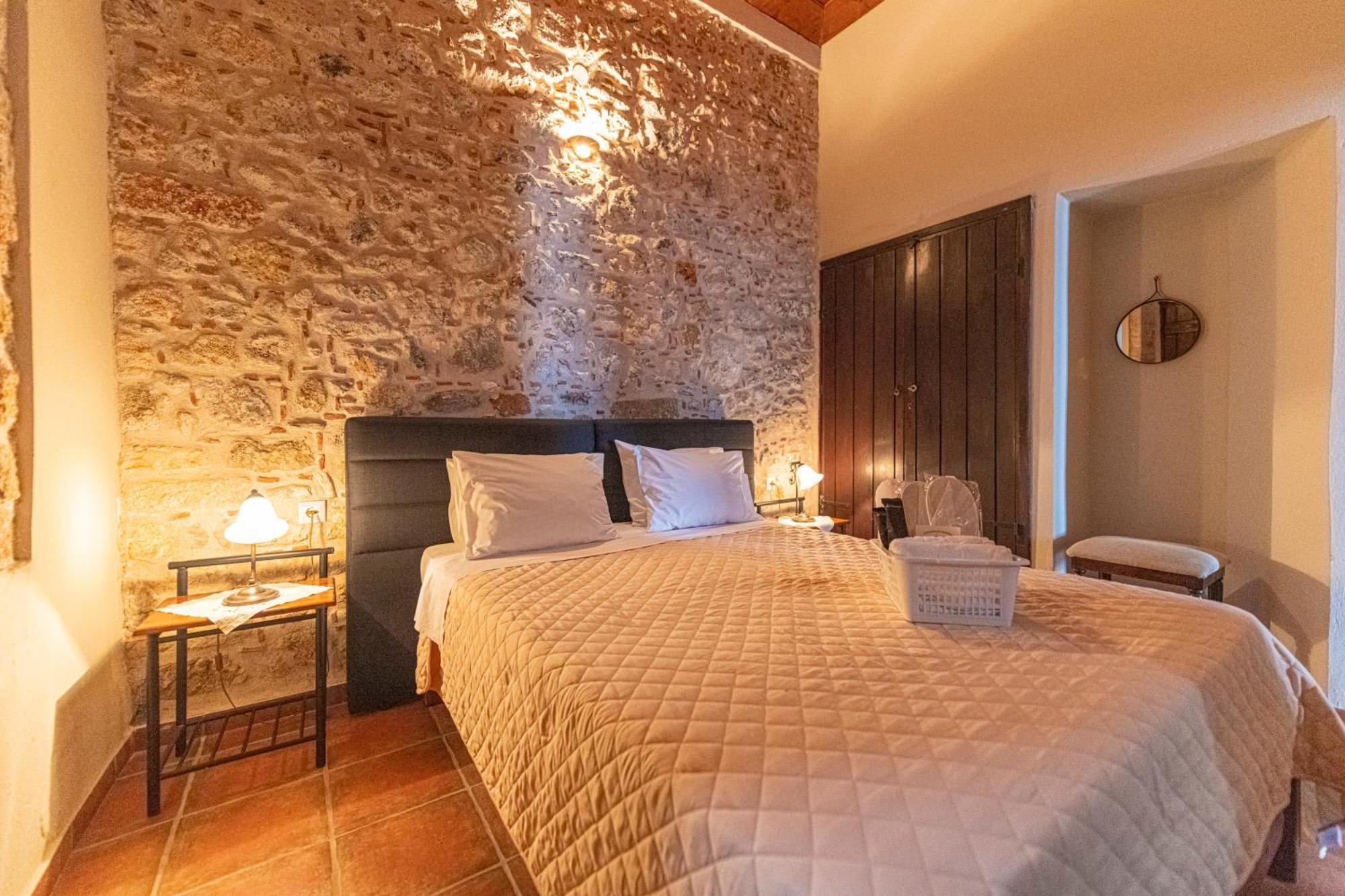 Guesthouse Kellia モネンバシア エクステリア 写真