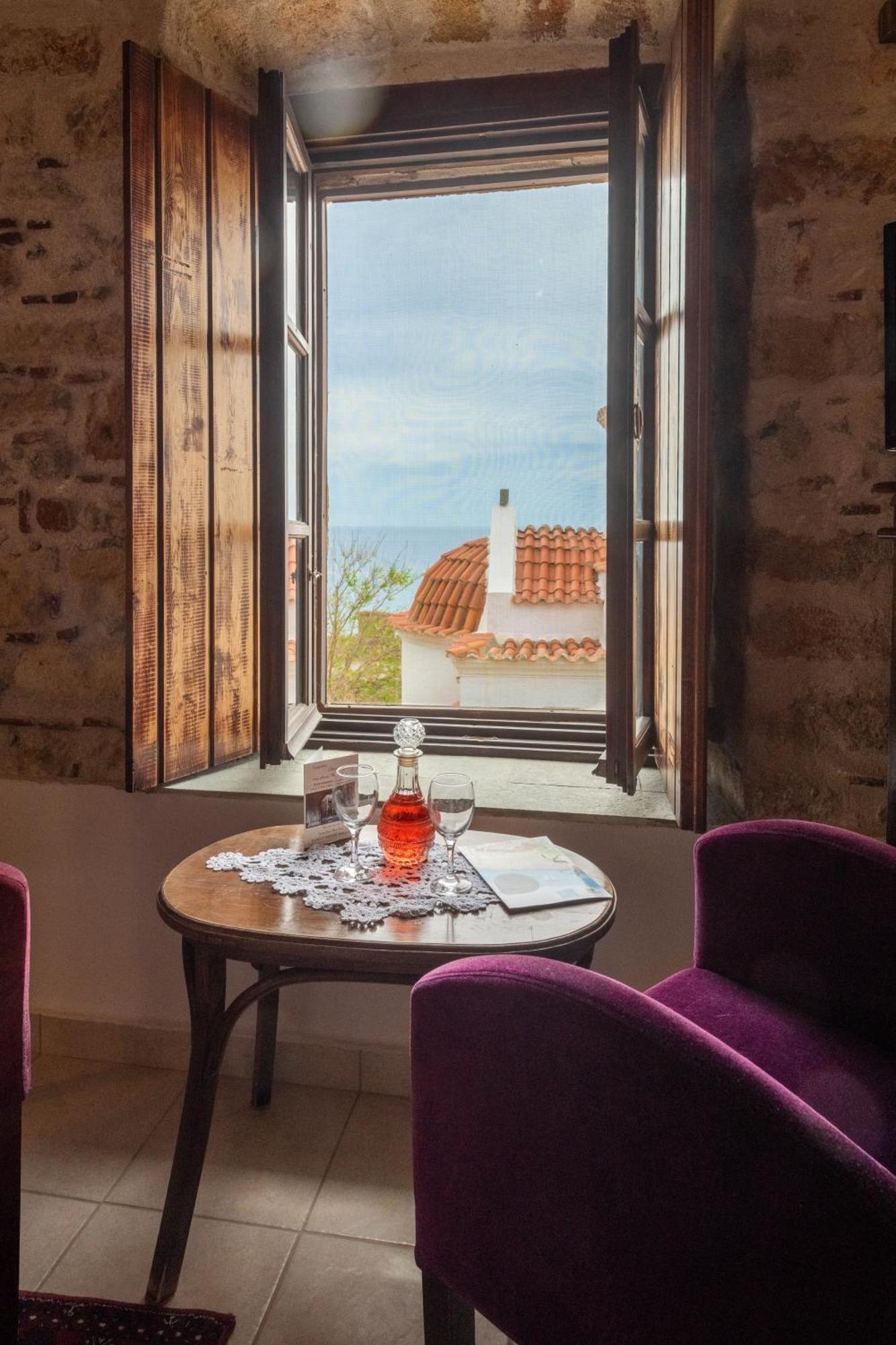 Guesthouse Kellia モネンバシア エクステリア 写真