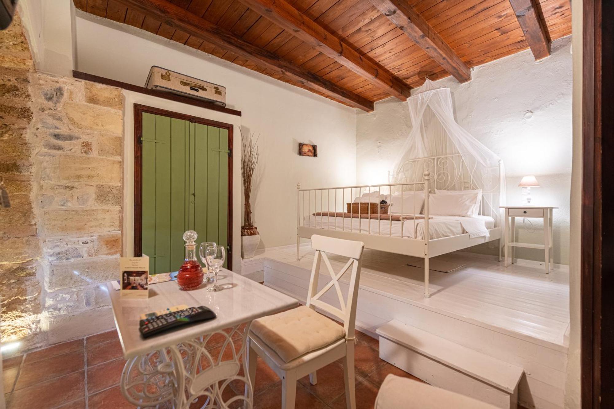 Guesthouse Kellia モネンバシア 部屋 写真